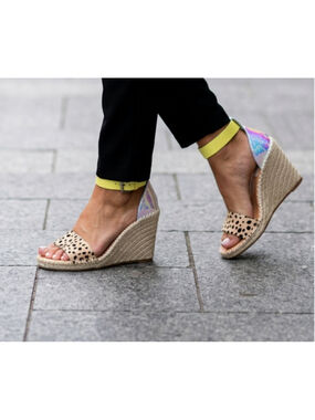 Rare Dolce Vita Leopard Print Espadrille Wedges Yellow Strap Leopard Holographic